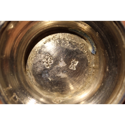 Timbale tulipe en argent décor gravé de coquilles
