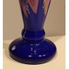 Vase en verre bleu et rose signé A DELATTE