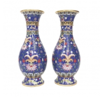 Paire de vases balustres cloisonnés