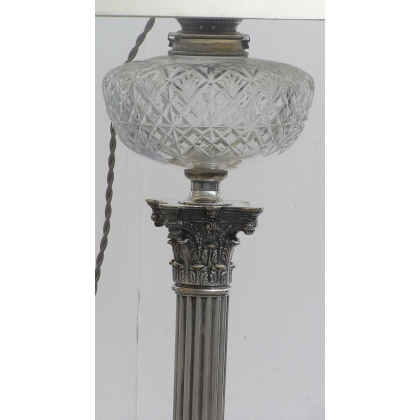"Column-base" lamp. Available from Moinat SA – Antiques and home décor