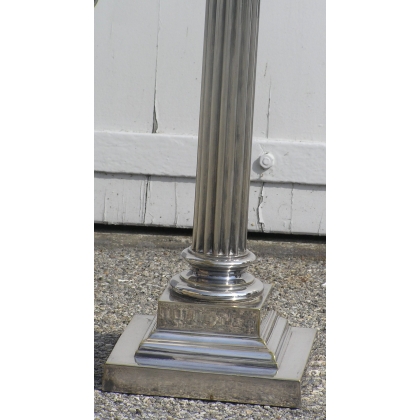 "Column-base" lamp. Available from Moinat SA – Antiques and home décor