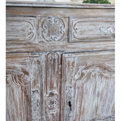  Crédence Louis XV avec 2 portes et 2 tiroirs. sur  Moinat SA  - Antiquités décoration