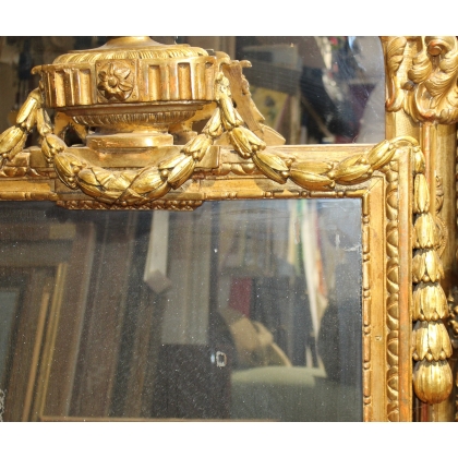  Miroir Louis XVI, fronton cassolette. sur  Moinat SA  - Antiquités décoration