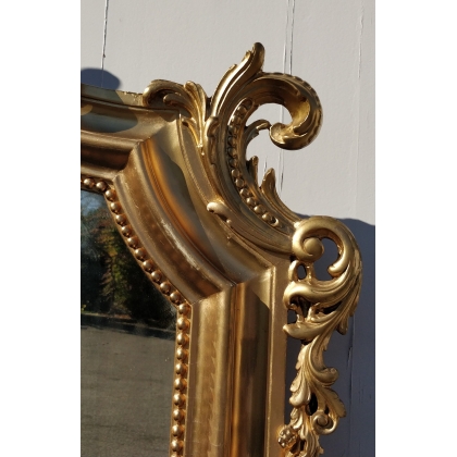 Miroir Napoléon III bois doré, fronton coquille