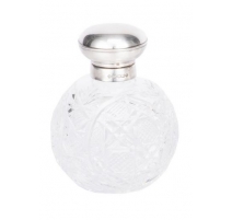 Flacon en cristal taillé en diamants par CARRS
