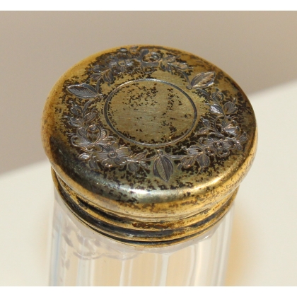 Toiletries bottle with a vermeil-plated cap
