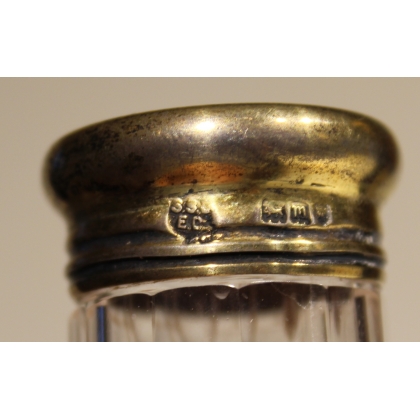 Toiletries bottle with a vermeil-plated cap