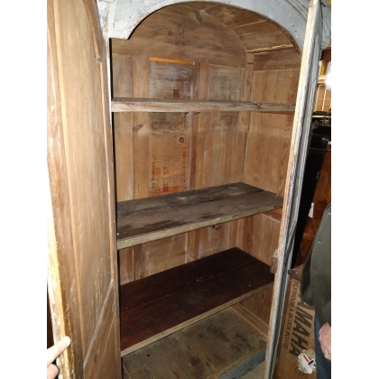  Armoire Louis XVI à chapeau de gendarme, laquée sur  Moinat SA  - Antiquités décoration