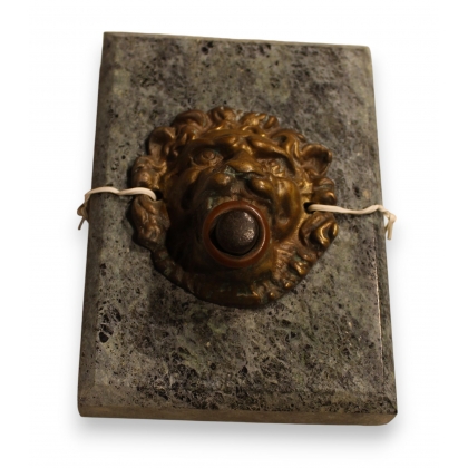 Plaque de sonnette \"Lion\" en marbre et bronze