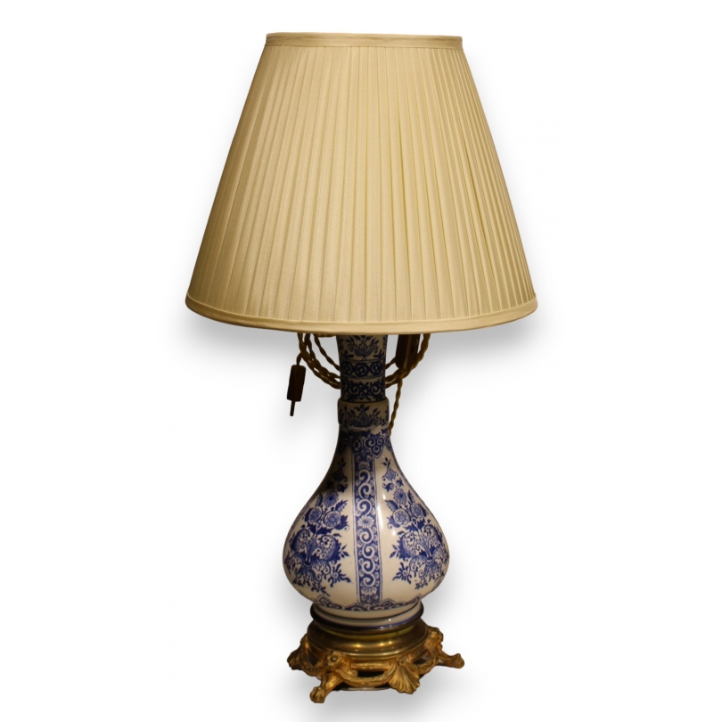 Lampe en porcelaine bleu blanc monture bronze