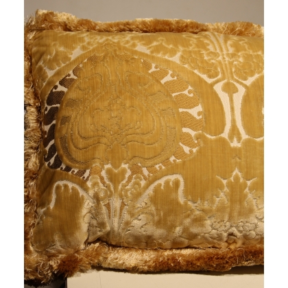 Torcello cushion with beige silk marabou