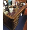 Bureau anglais en acajou, dessus cuir bordeaux