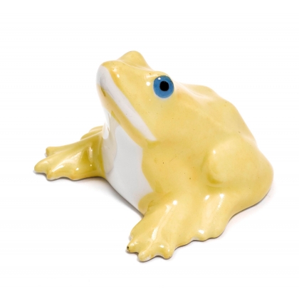 Grenouille en porcelaine jaune signée SANDOZ