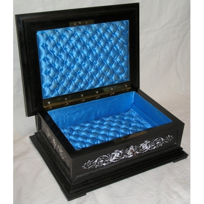 Chest with marquetry inlays at Moinat SA – Antiques and home décor