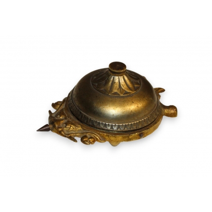 Sonette de table en forme de tortue en bronze