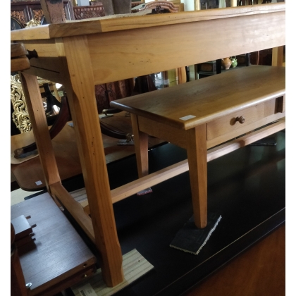 Table, modèle Monastère, en bois sur  Moinat SA  - Antiquités décoration