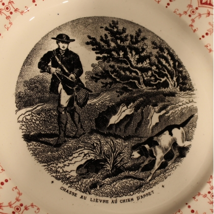 Assiette \"Chasse au lièvre\" de SARREGUEMINES