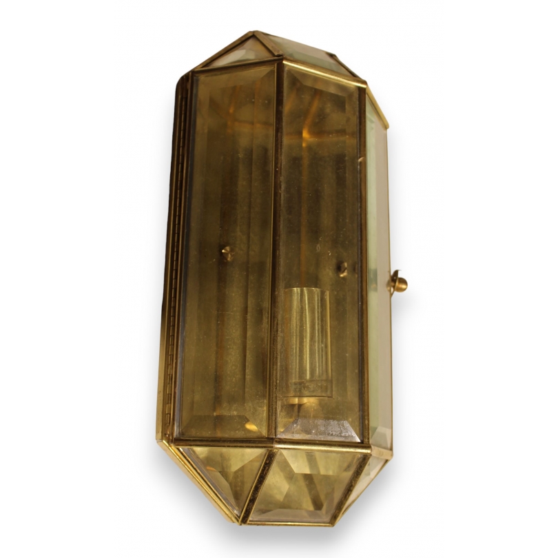 Single-light brass wall light