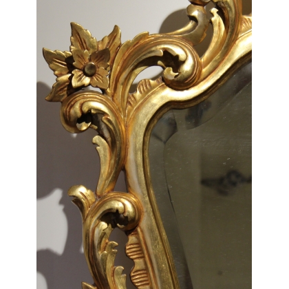 Miroir en bois sculpté doré style Louis XV