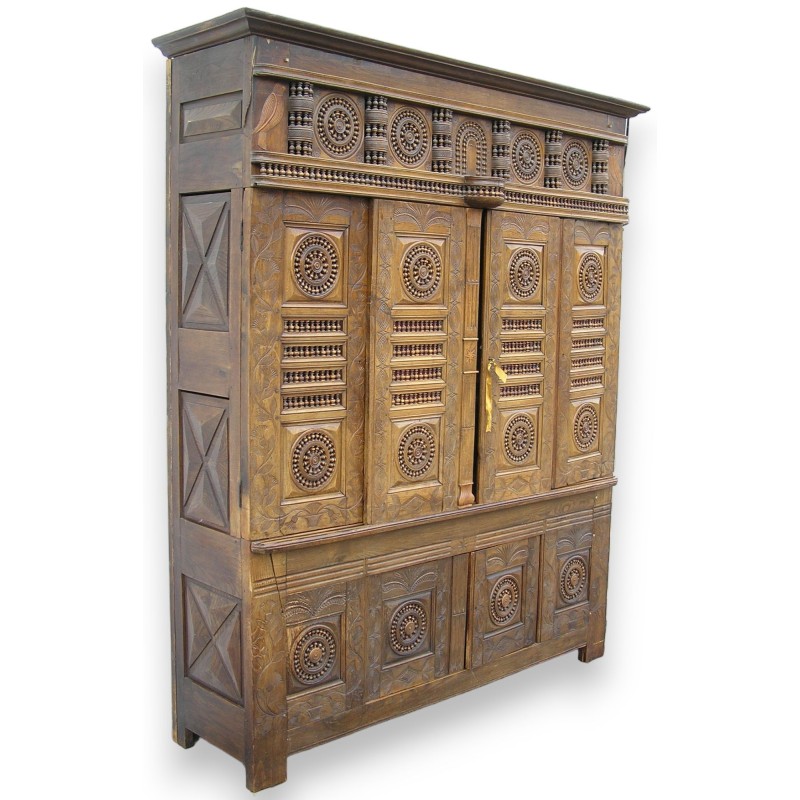 Breton box bed. At  Moinat SA  - Antiques and home décor