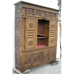 Breton box bed. At  Moinat SA  - Antiques and home décor