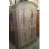  Armoire Louis XVI à chapeau de gendarme, laquée sur  Moinat SA  - Antiquités décoration