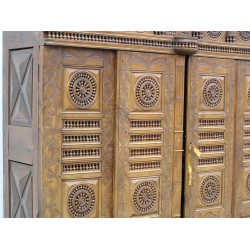 Breton box bed. At  Moinat SA  - Antiques and home décor