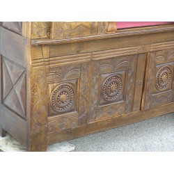 Breton box bed. At  Moinat SA  - Antiques and home décor