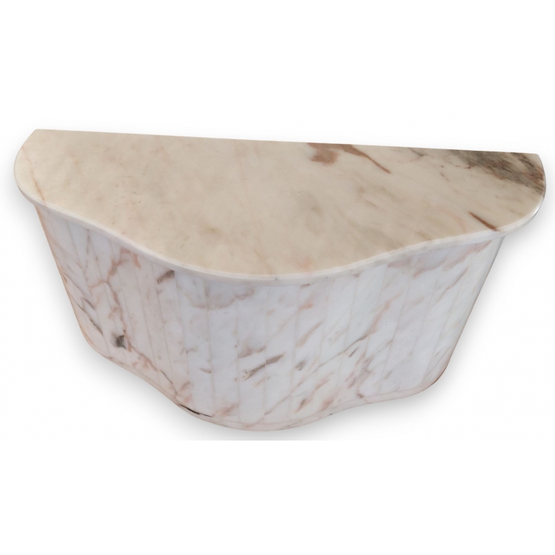 Curved box in veined white marble