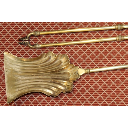 Lot d'outils de cheminée anglais en laiton