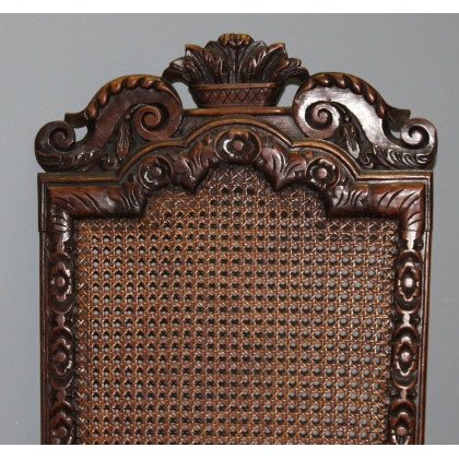 Suite de 4 chaises Lombardes en noyer