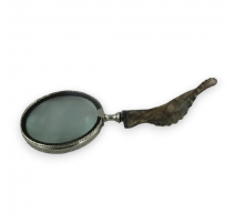 Loupe manche en corne sculptée