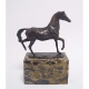 Bronze Cheval trottant socle en marbre noir