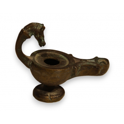 Lampe à huile en bronze \"Tête de cheval\"