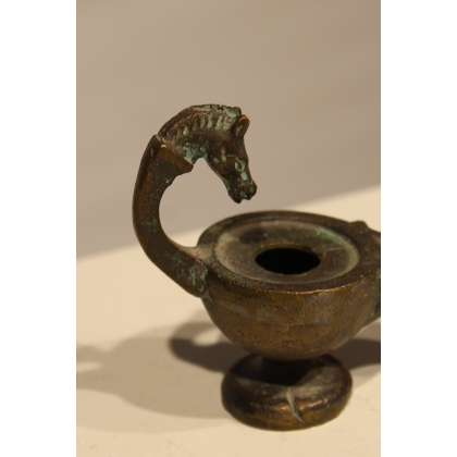 Lampe à huile en bronze "Tête de cheval"