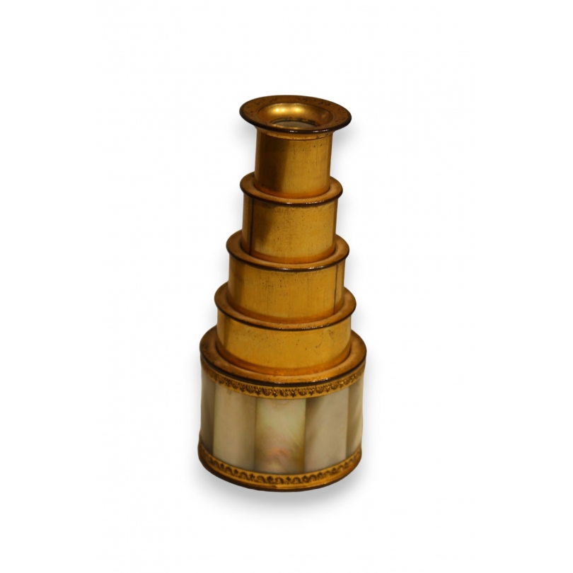 Mother-of-pearl and gold-plated brass pendant