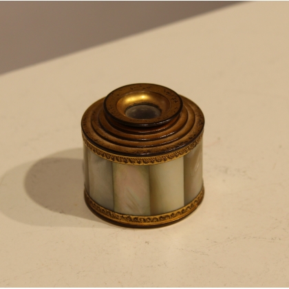 Mother-of-pearl and gold-plated brass pendant