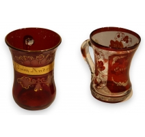 Deux tasses en verre de bohème