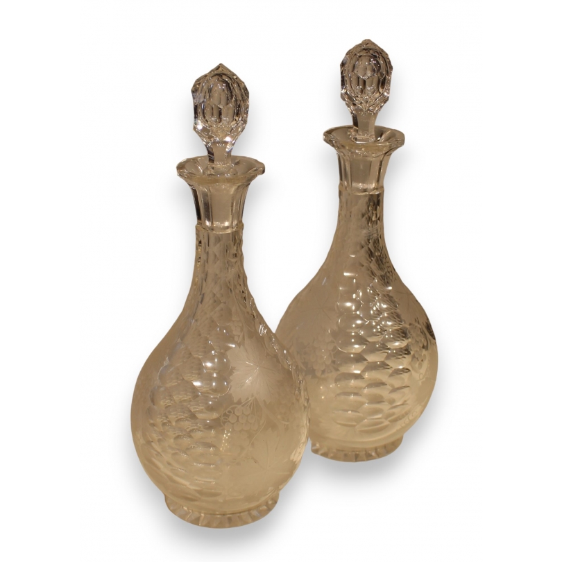 Paire de carafes gravées raisins