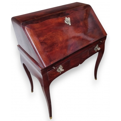 Louis XV ‘donkey-back’ desk, stamped ‘CRIAERD’ on ‘Moinat SA’ – Antiques and interior design