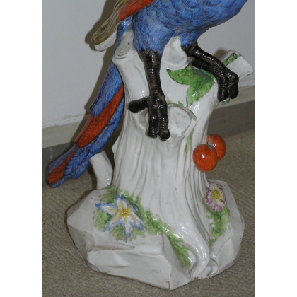 Animal figurine: ‘Parrot’. Available from Moinat SA – Antiques and home décor