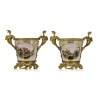 Paire de cache-pots en porcelaine à décor peint