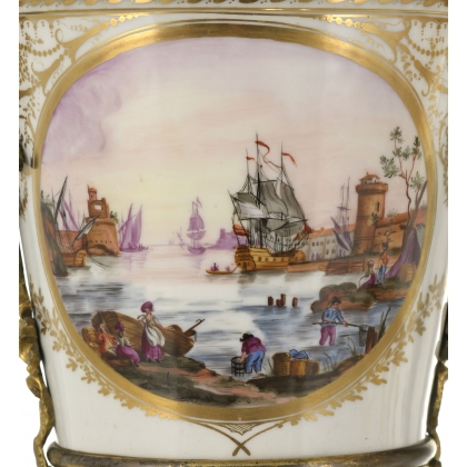 Paire de cache-pots en porcelaine à décor peint