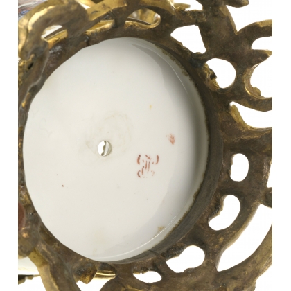 Paire de cache-pots en porcelaine à décor peint