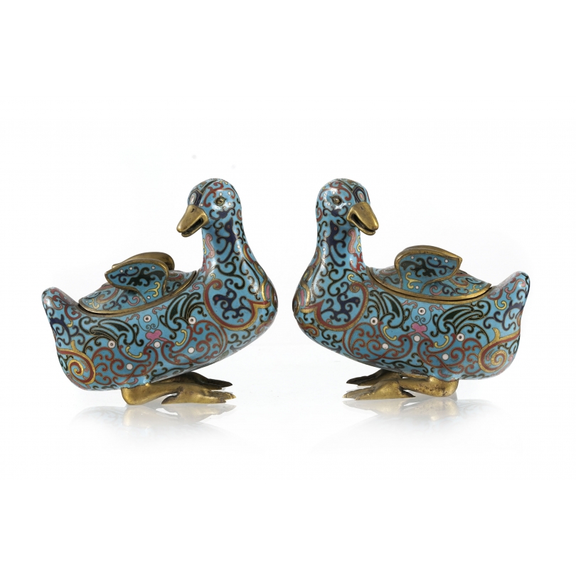 Paire de canards formant brûle-parfum cloisonnés