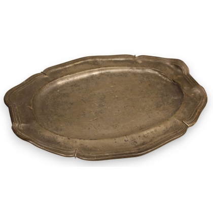 Plat ovale en étain