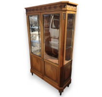 Vitrine style Louis XVI en noyer