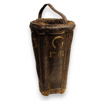 Seau de pompier en cuir daté 1782