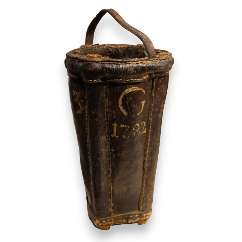 Seau de pompier en cuir daté 1782