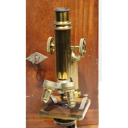 Microscope marqué F. Koristka, Milano, No. 6621